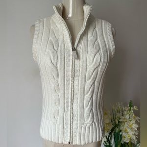 TOMMY HILFIGER Youth Sweater Vest in white. Size Large (12-14)